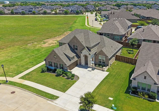 Photo 4 of Single family home for sale at 3204 Julian St, Mansfield, TX 76063 | MLS# 21345467 | Listing updated on 2026-09-28