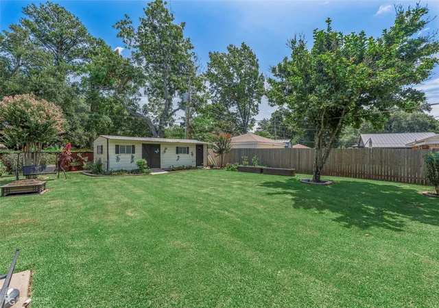 Photo 3 of Single family home for sale at 1903 Anniston Ave, Shreveport, LA 71105 | MLS# 21345468 | Listing updated on 2026-08-04