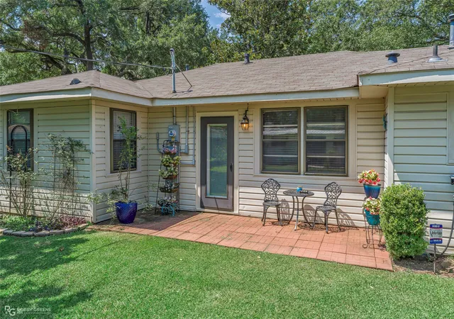 Photo 3 of Single family home for sale at 1903 Anniston Ave, Shreveport, LA 71105 | MLS# 21345468 | Listing updated on 2026-08-04