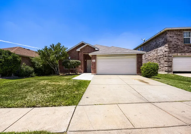Photo 1 of Sale Pending at 16909 Fenwick Ct, Justin, TX 76247 | MLS# 21342471 | Listing updated on 2026-10-04