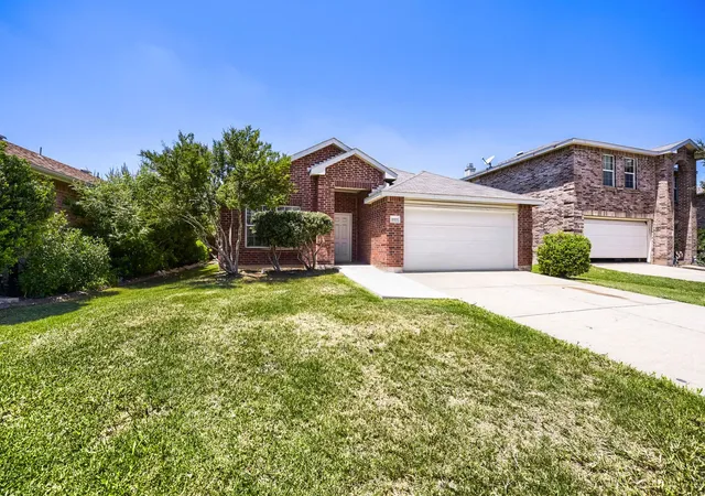Photo 2 of Sale Pending at 16909 Fenwick Ct, Justin, TX 76247 | MLS# 21342471 | Listing updated on 2026-10-04