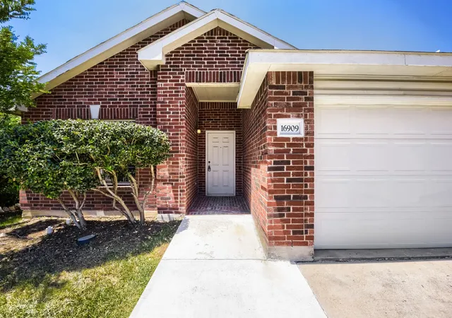 Photo 3 of Sale Pending at 16909 Fenwick Ct, Justin, TX 76247 | MLS# 21342471 | Listing updated on 2026-10-04
