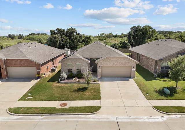 Photo 1 of Single family home for sale at 1201 Presidio Ln, Weatherford, TX 76087 | MLS# 21337467 | Listing updated on 2026-08-25