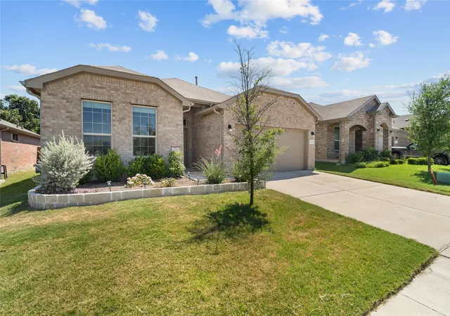 Photo 2 of Single family home for sale at 1201 Presidio Ln, Weatherford, TX 76087 | MLS# 21337467 | Listing updated on 2026-08-25