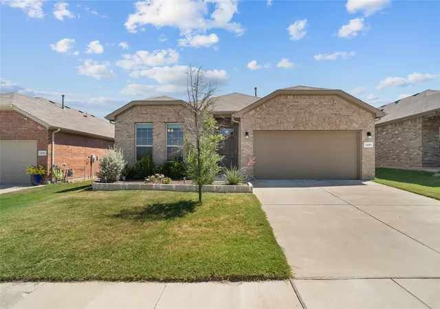 Photo 3 of Single family home for sale at 1201 Presidio Ln, Weatherford, TX 76087 | MLS# 21337467 | Listing updated on 2026-08-25
