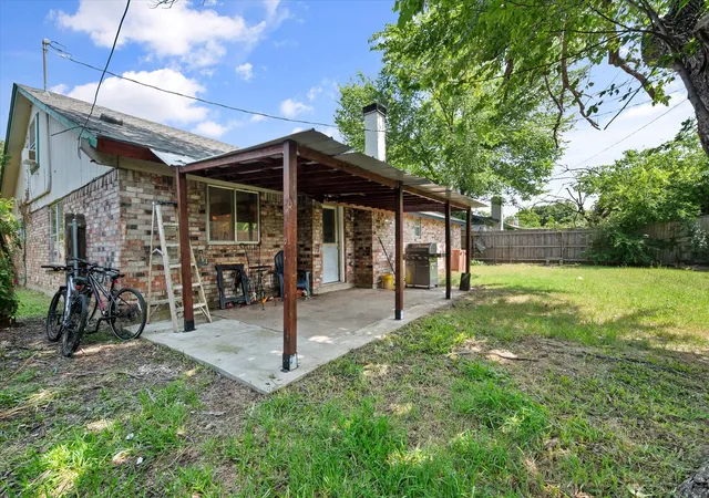 Photo 3 of Single family home for sale at 2508 Mardell Dr, Arlington, TX 76016 | MLS# 21345448 | Listing updated on 2026-08-04