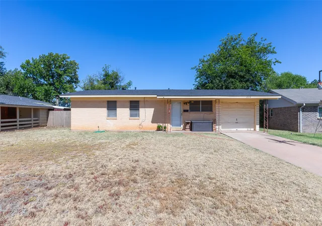 Photo 2 of Sale Pending at 2618 Rountree Dr, Abilene, TX 79601 | MLS# 21342937 | Listing updated on 2026-09-25