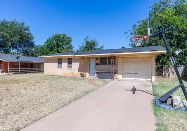 Photo 3 of Sale Pending at 2618 Rountree Dr, Abilene, TX 79601 | MLS# 21342937 | Listing updated on 2026-09-25