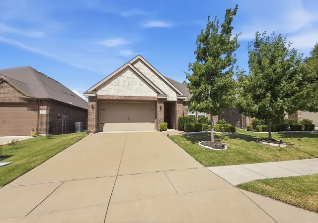 Photo 2 of Single family home for sale at 253 Stevenson Lndg, Royse City, TX 75189 | MLS# 21344858 | Listing updated on 2026-10-03