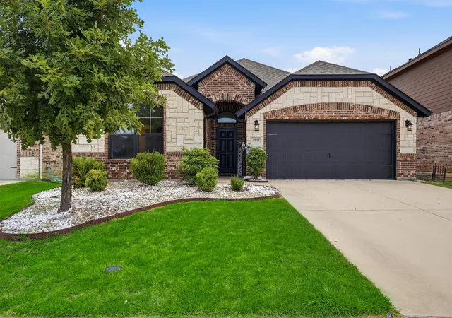 Photo 1 of Single family home for sale at 3920 Madison Ln, Denton, TX 76208 | MLS# 21340218 | Listing updated on 2026-08-12