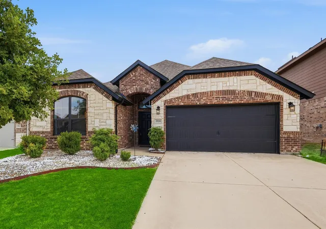 Photo 2 of Single family home for sale at 3920 Madison Ln, Denton, TX 76208 | MLS# 21340218 | Listing updated on 2026-08-12