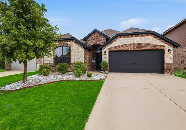 Photo 3 of Single family home for sale at 3920 Madison Ln, Denton, TX 76208 | MLS# 21340218 | Listing updated on 2026-08-12