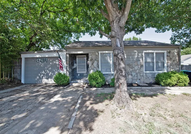 Photo 2 of Single family home for sale at 4201 Southwest Blvd, Fort Worth, TX 76116 | MLS# 21339455 | Listing updated on 2026-08-28