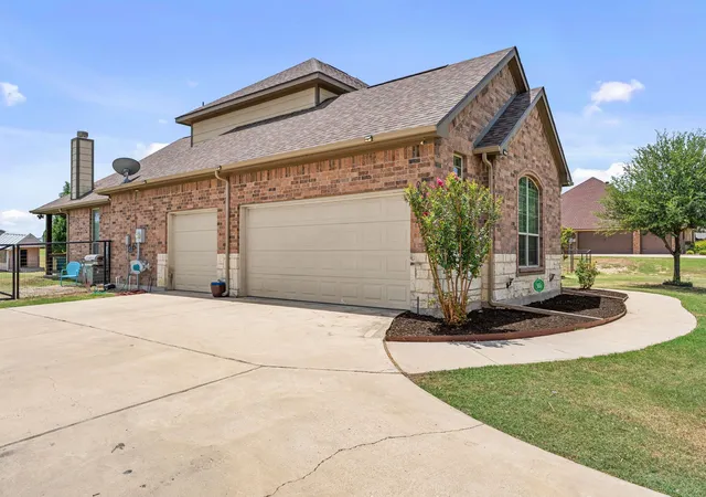 Photo 4 of Single family home for sale at 8909 County Road 915, Godley, TX 76044 | MLS# 21336131 | Listing updated on 2026-08-08