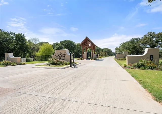 2nd image of 1213 Nottaway Ct, Burleson, TX 76028 | MLS# 21345540
