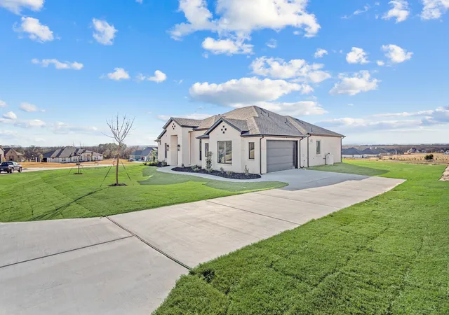Photo 3 of Sale Pending at 412 Caprock Ln, Azle, TX 76020 | MLS# 21345551 | Listing updated on 2026-09-01