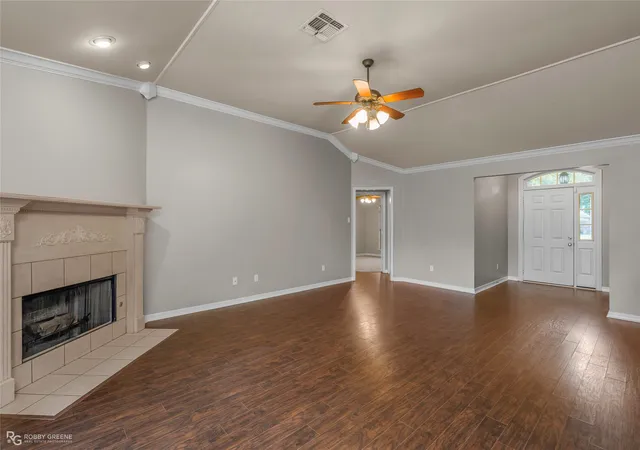 Photo 2 of Single family home for sale at 1025 Cressmont Dr, Bossier City, LA 71111 | MLS# 21342592 | Listing updated on 2026-08-30