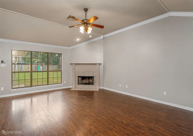 Photo 4 of Single family home for sale at 1025 Cressmont Dr, Bossier City, LA 71111 | MLS# 21342592 | Listing updated on 2026-08-30
