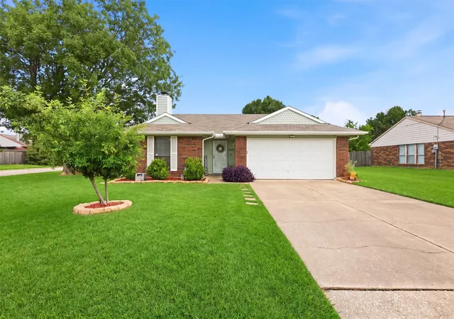 Photo 2 of Single family home for sale at 3612 Glenview Dr, Corinth, TX 76210 | MLS# 21344124 | Listing updated on 2026-08-06
