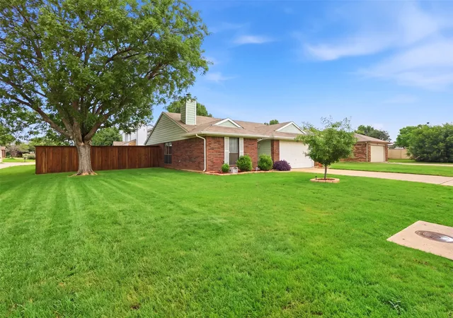 Photo 4 of Single family home for sale at 3612 Glenview Dr, Corinth, TX 76210 | MLS# 21344124 | Listing updated on 2026-08-06