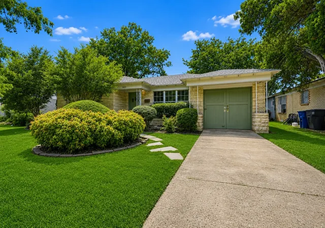 Photo 2 of Single family home for sale at 1907 S Tyler St, Dallas, TX 75224 | MLS# 21345662 | Listing updated on 2026-10-02