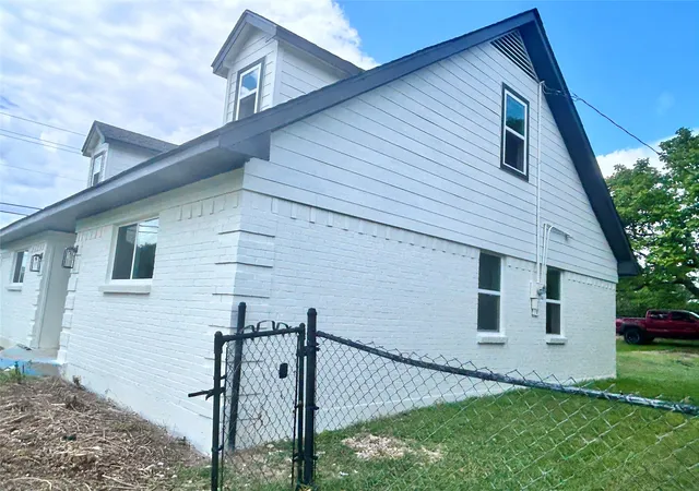 Photo 3 of Single family home for sale at 1605 Indian Summer Trl, Dallas, TX 75241 | MLS# 21344973 | Listing updated on 2026-09-21