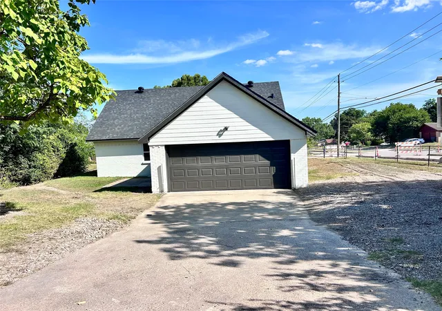 Photo 4 of Single family home for sale at 1605 Indian Summer Trl, Dallas, TX 75241 | MLS# 21344973 | Listing updated on 2026-09-21