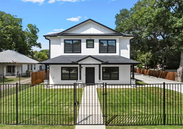Photo 3 of Single family home for sale at 3008 S 3rd St, Waco, TX 76706 | MLS# 21342202 | Listing updated on 2026-09-01