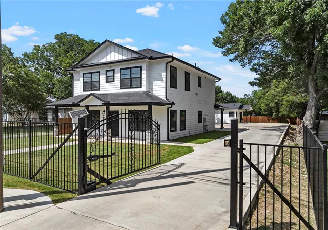Photo 3 of Single family home for sale at 3008 S 3Rd St, Waco, TX 76706 | MLS# 21342202 | Listing updated on 2026-09-01