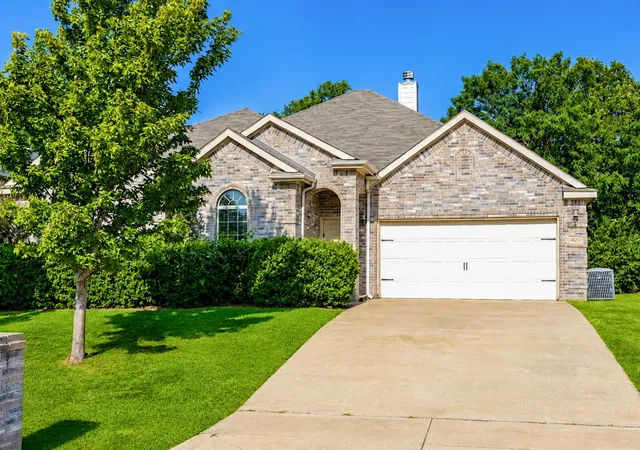 Photo 2 of Single family home for sale at 7420 Rose Crest Blvd, Fort Worth, TX 76140 | MLS# 21332236 | Listing updated on 2026-08-29