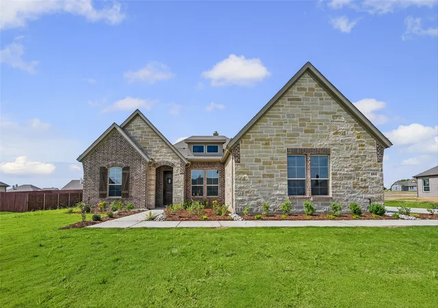 Photo 2 of Single family home for sale at 804 Valley Ridge Rd, Van Alstyne, TX 75495 | MLS# 21345699 | Listing updated on 2026-10-07
