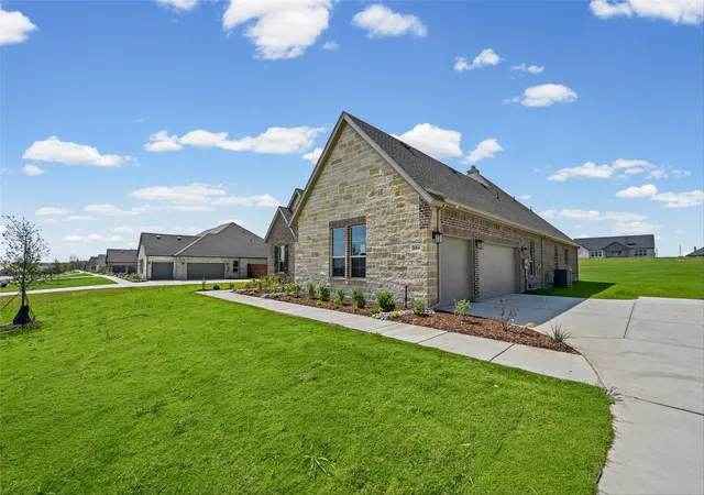 Photo 3 of Single family home for sale at 804 Valley Ridge Rd, Van Alstyne, TX 75495 | MLS# 21345699 | Listing updated on 2026-10-07