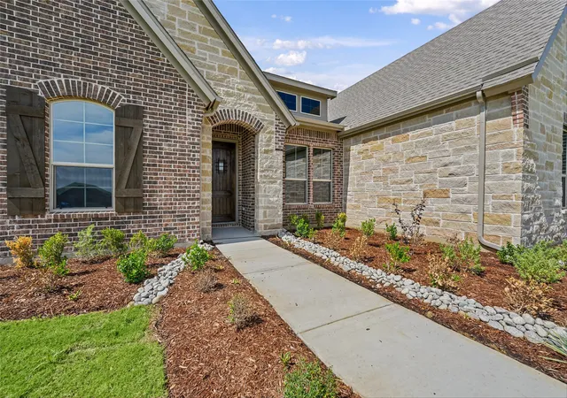 Photo 4 of Single family home for sale at 804 Valley Ridge Rd, Van Alstyne, TX 75495 | MLS# 21345699 | Listing updated on 2026-10-07