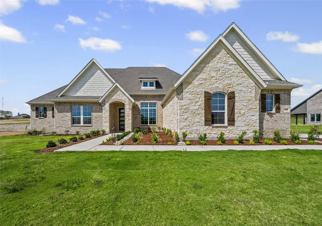 Photo 2 of Single family home for sale at 705 Water Side Dr, Van Alstyne, TX 75495 | MLS# 21345626 | Listing updated on 2026-10-07