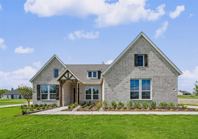 Photo 3 of Single family home for sale at 701 Water Side Dr, Van Alstyne, TX 75495 | MLS# 21345526 | Listing updated on 2026-10-07