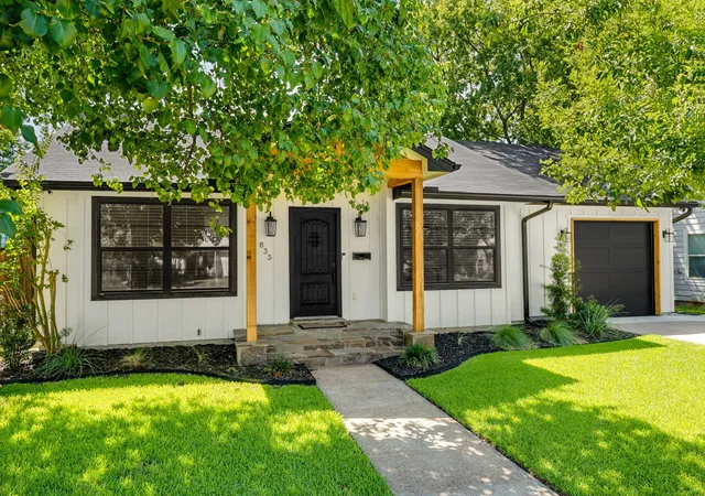 Photo 2 of Single family home for sale at 833 N Bailey Ave, Fort Worth, TX 76107 | MLS# 21342613 | Listing updated on 2026-08-19
