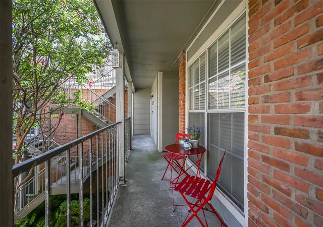 Photo 2 of Condo for sale at 3210 S Fielder Rd #211, Arlington, TX 76015 | MLS# 21342478 | Listing updated on 2026-10-01