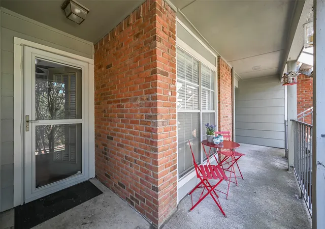 Photo 3 of Condo for sale at 3210 S Fielder Rd #211, Arlington, TX 76015 | MLS# 21342478 | Listing updated on 2026-10-01