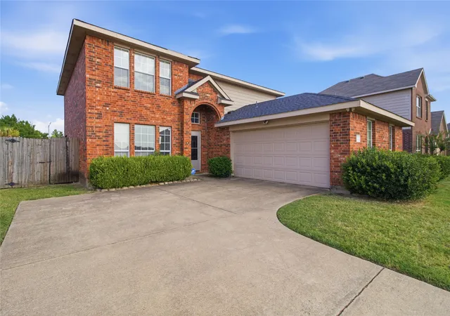 Photo 2 of Sale Pending at 812 Cayotillo St, Lancaster, TX 75146 | MLS# 21345542 | Listing updated on 2026-08-21