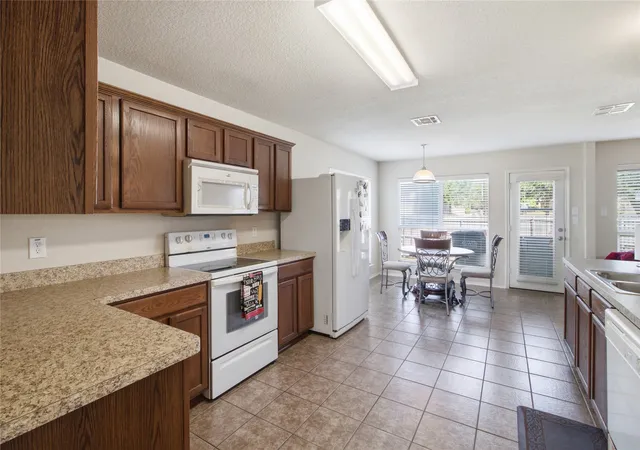Photo 4 of Sale Pending at 812 Cayotillo St, Lancaster, TX 75146 | MLS# 21345542 | Listing updated on 2026-08-21
