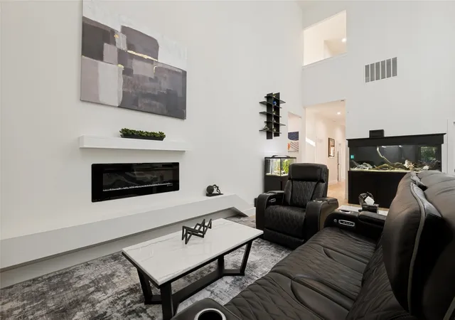 4th image of 4215 Canada Dr, Dallas, TX 75212 | MLS# 21339405