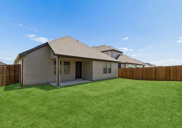 Photo 4 of Single family home for sale at 6652 Valley Lake Ln, Crowley, TX 76036 | MLS# 21345706 | Listing updated on 2026-08-28