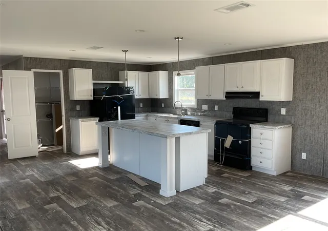 Photo 2 of Manufactured home for sale at 137 Firefly Dr, Springtown, TX 76082 | MLS# 21345803 | Listing updated on 2026-08-20