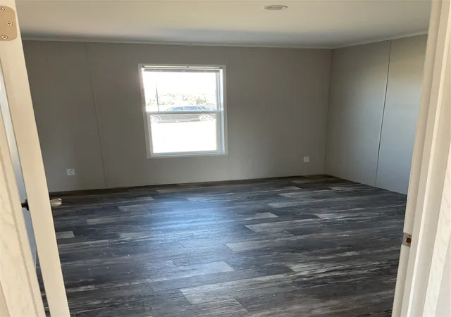 Photo 4 of Manufactured home for sale at 137 Firefly Dr, Springtown, TX 76082 | MLS# 21345803 | Listing updated on 2026-08-20