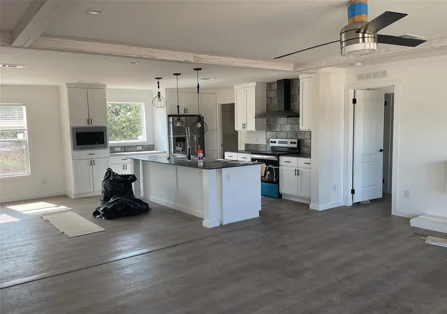 Photo 3 of Manufactured home for sale at 133 Firefly Dr, Springtown, TX 76082 | MLS# 21345828 | Listing updated on 2026-08-20
