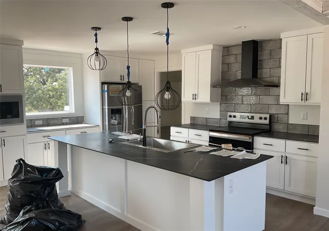 Photo 4 of Manufactured home for sale at 133 Firefly Dr, Springtown, TX 76082 | MLS# 21345828 | Listing updated on 2026-08-20