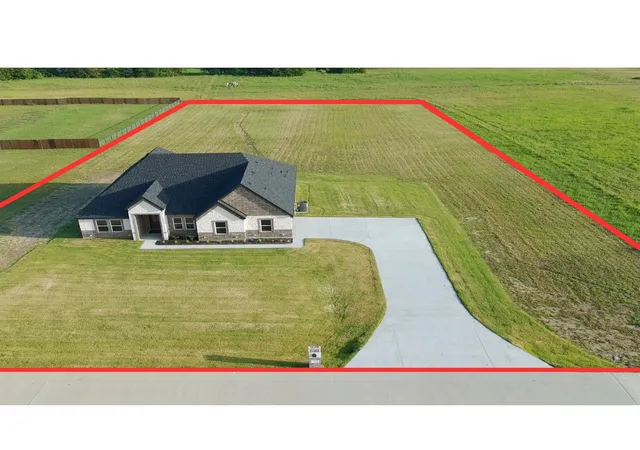 Photo 3 of Single family home for sale at 3297 Escobar Cir, Greenville, TX 75401 | MLS# 21345854 | Listing updated on 2026-08-19