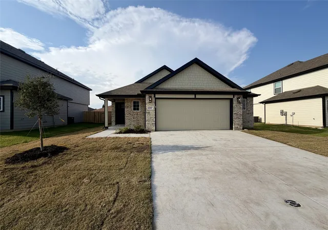 Photo 2 of Single family home for sale at 3261 Kelso Dr, Fort Worth, TX 76140 | MLS# 21345853 | Listing updated on 2026-08-27