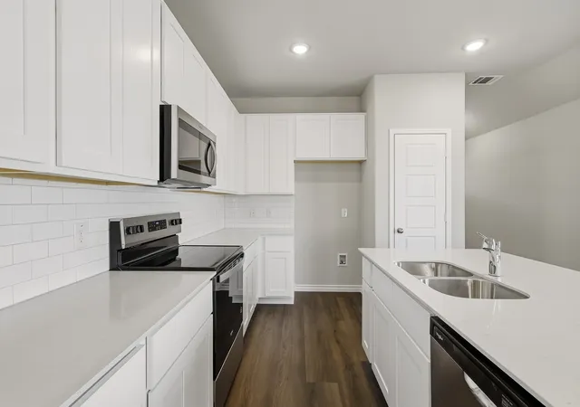 Photo 3 of Single family home for sale at 3261 Kelso Dr, Fort Worth, TX 76140 | MLS# 21345853 | Listing updated on 2026-10-08