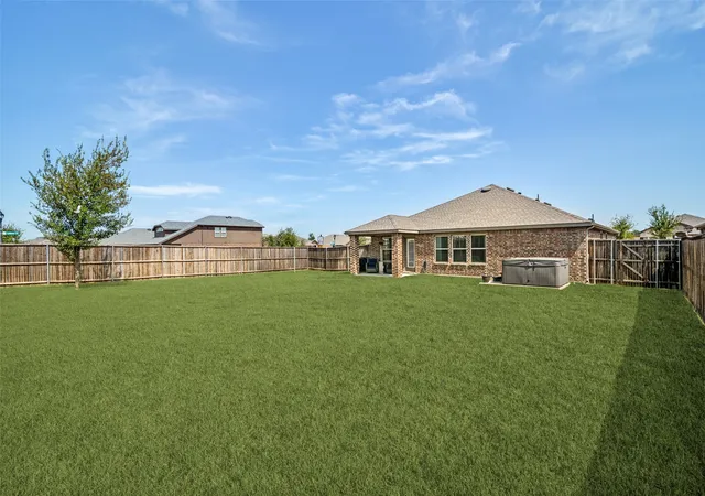 Photo 2 of Single family home for sale at 917 Crepe Myrtle Ln, Anna, TX 75409 | MLS# 21345263 | Listing updated on 2026-10-07